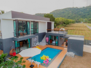 Mountain & Sea Pool Villa ทับสะแก